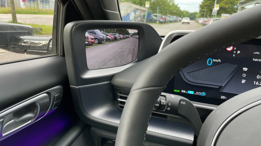 Digitaler Seitenspiegel in einem Auto
