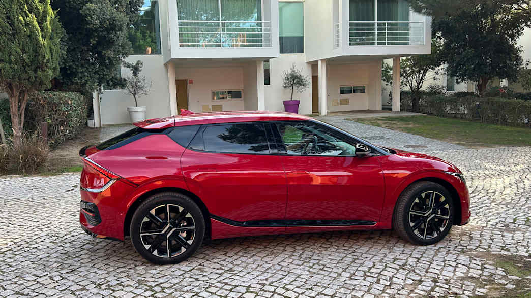 Seitenansicht eines Kia EV6