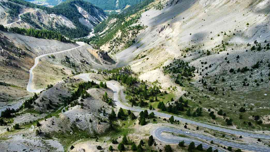 Luftaufnahme der Südseite des Col d'Izoard