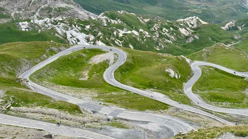Kurvenstraße der Nordrampe des Col du Galibier