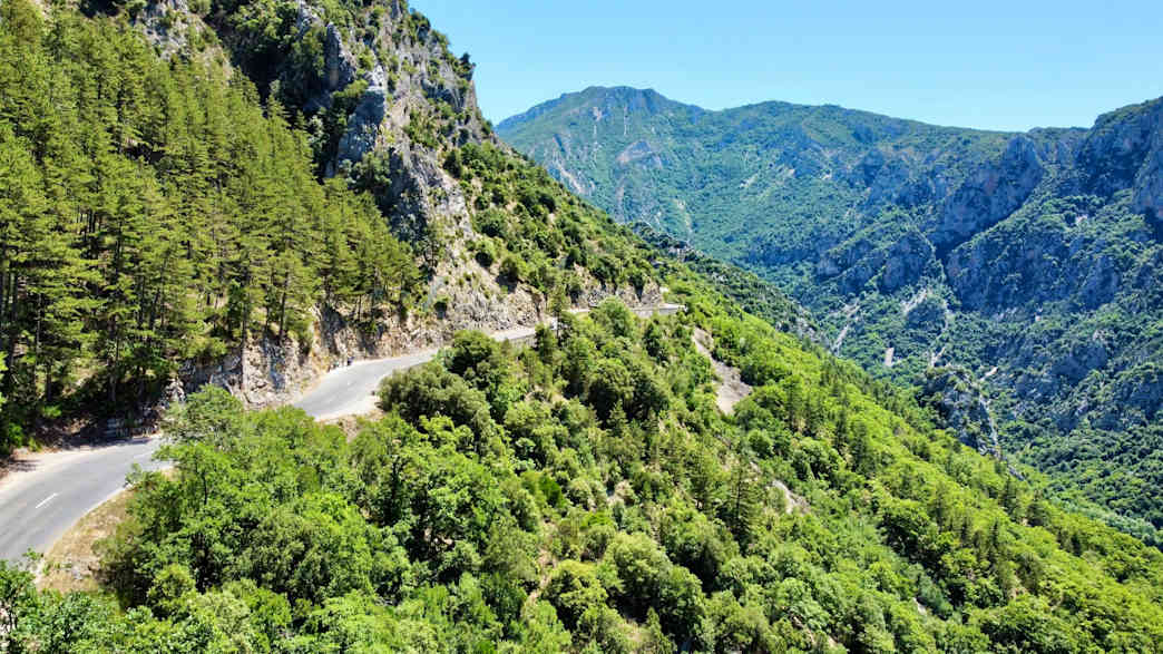 Straße entlang der Gorges du Verdon, spektakuläre Motorradtour durch die größte Schlucht Europas