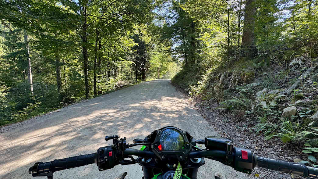 Offroad-Motorradfahrt bei Logatec in Slowenien.