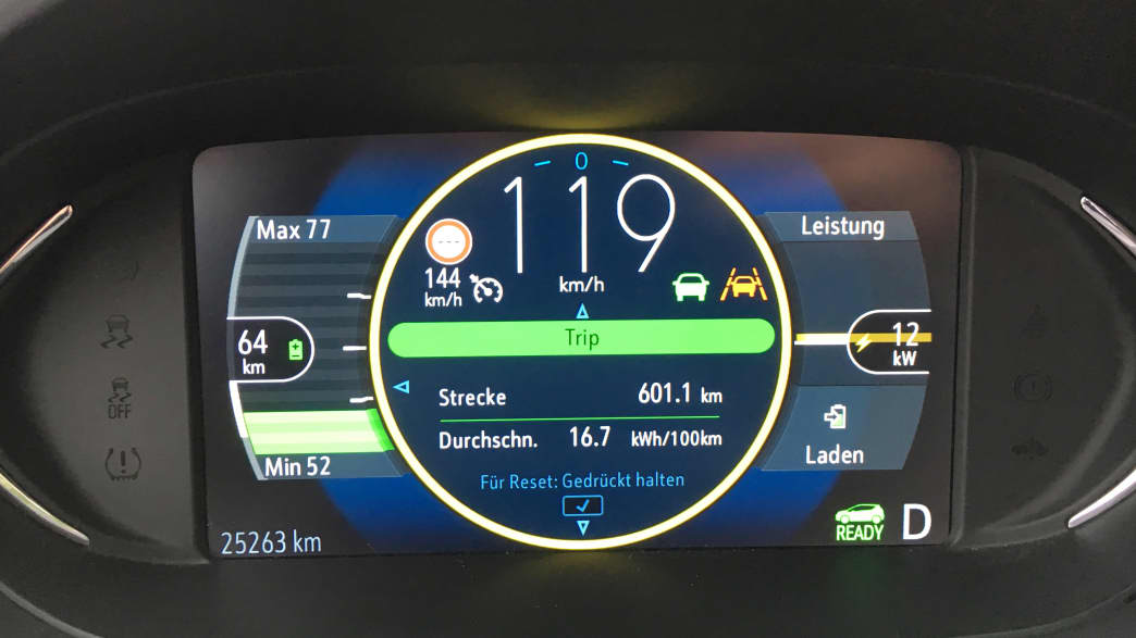Das Display eines Opel Ampera-e