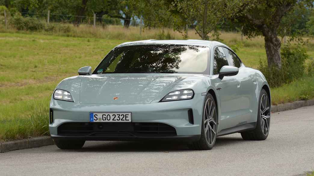 Frontansicht des Porsche Taycan
