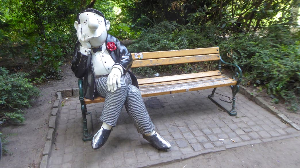 Loriot Figur auf einer Bank in Bremen