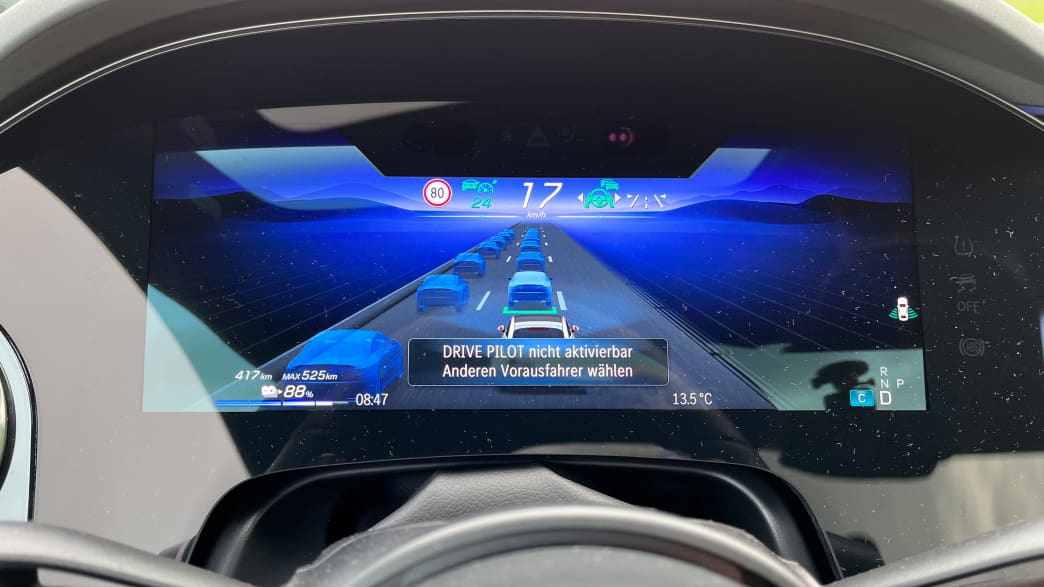 Anzeige zum Staupiloten im Mercedes