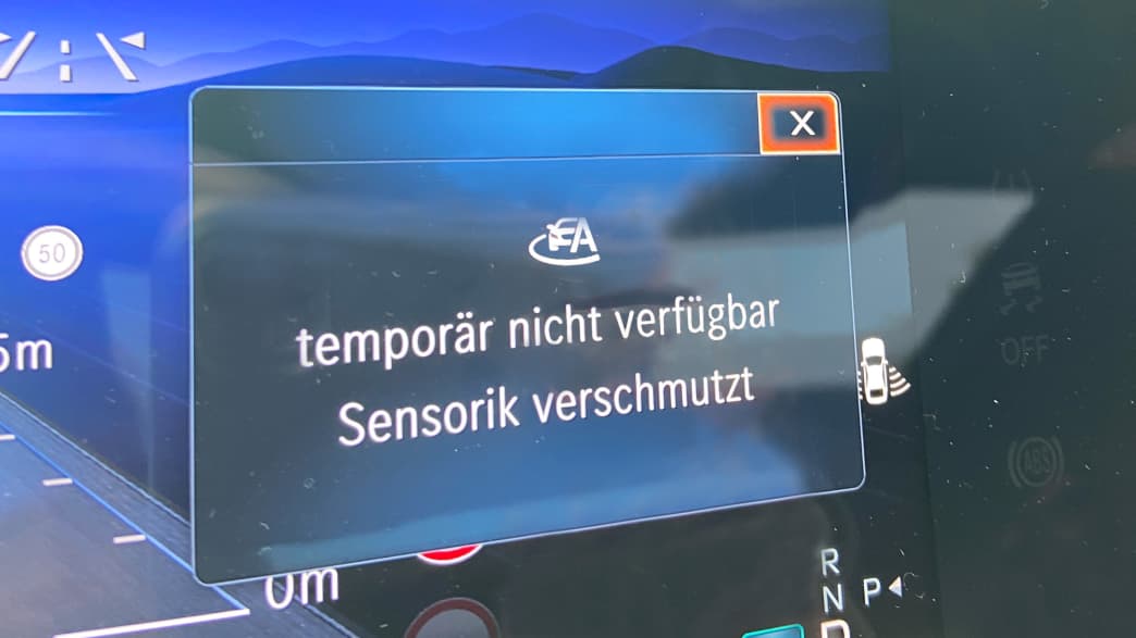 Anzeige zum Staupiloten im Mercedes