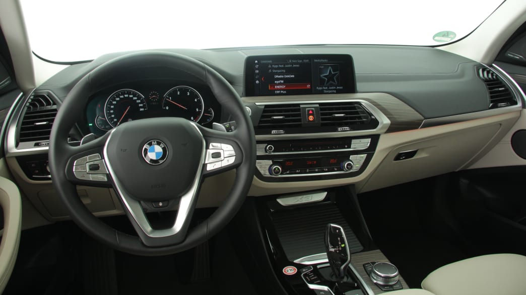 Cockpit eines BMW X3