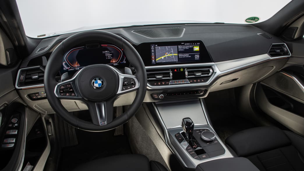 Cockpit, Zwischenablage mit Gangschaltung des 3er BMW
