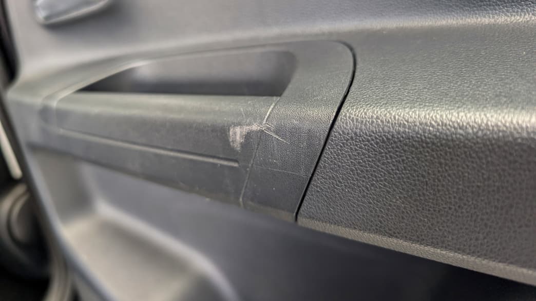 Detailaufnahmen von Schäden am VW e-up nach dem ADAC Dauertest
