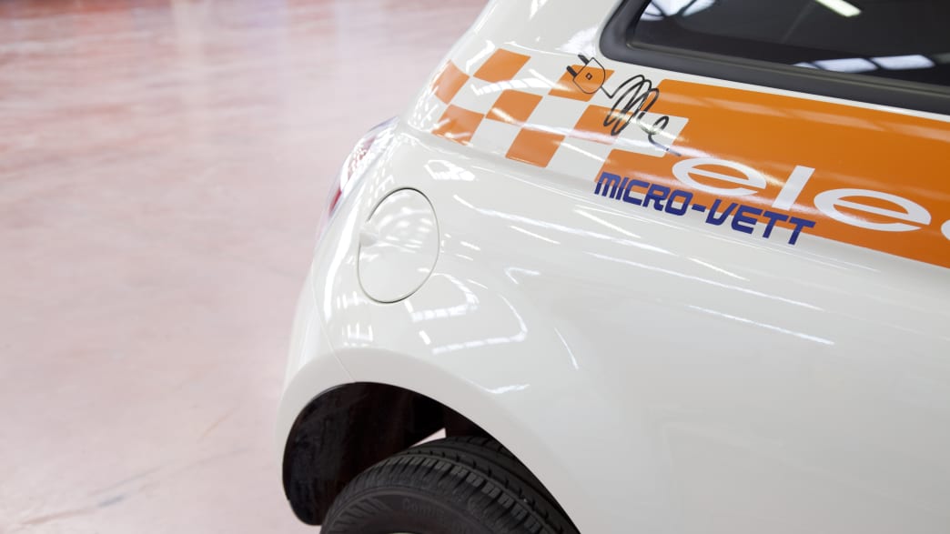 Micro Vet Schriftzug am umgebauten Karabag 500 E