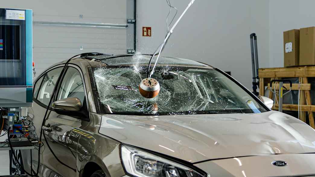 Vorführung eines Crashtests anlässlich der Feierlichkeiten zum Jubiläum 25 Jahre Testzentrum in Landsberg