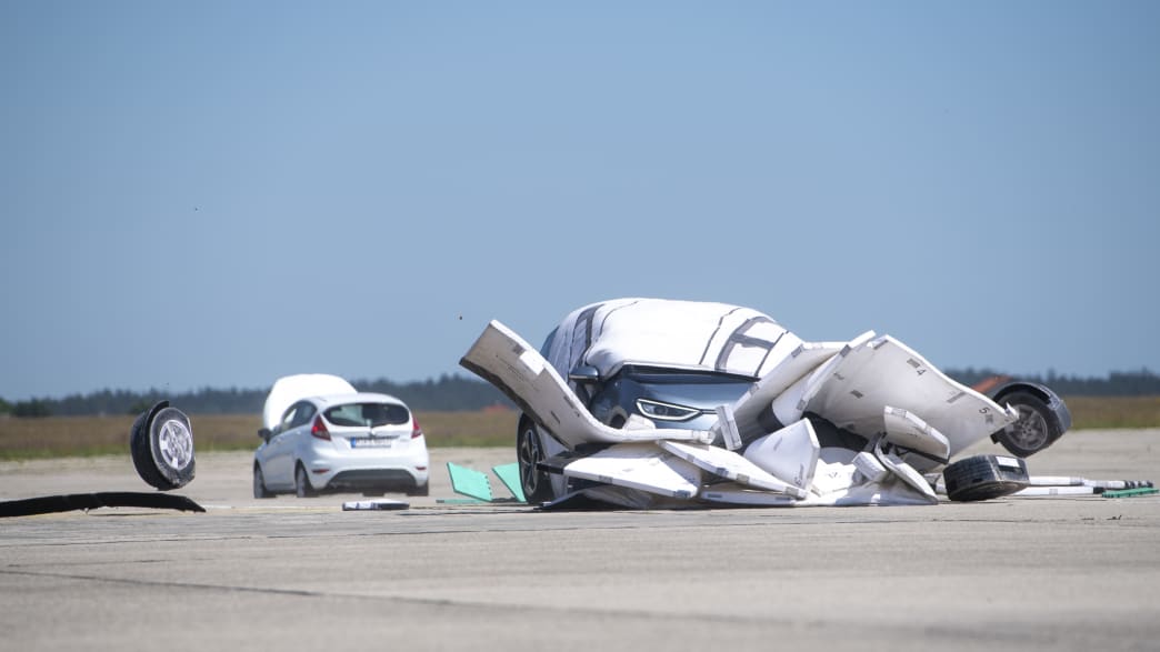 Crashtest bei den Feierlichkeiten zum Jubiläum 25 Jahre Testzentrum in Landsberg