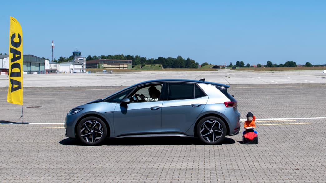 Crashtest rückwärts fahren bei den Feierlichkeiten zum Jubiläum 25 Jahre Testzentrum in Landsberg