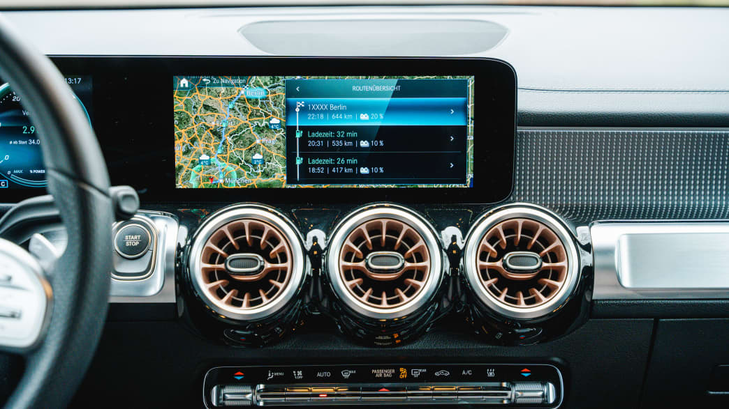 Die Lüftung und Display im Elektro-SUV Mercedes EQB