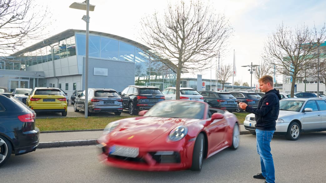 Ferngesteuertes Einparken mit einem Parkassistenten