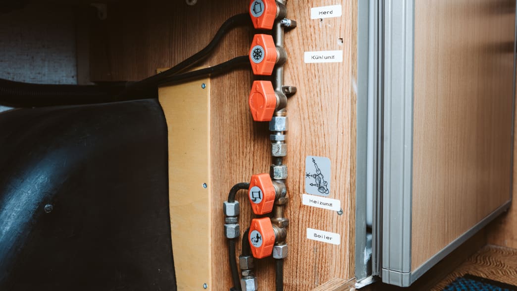 Detailaufnahme der Elektrik für die verschiedenen Bereiche im Camper