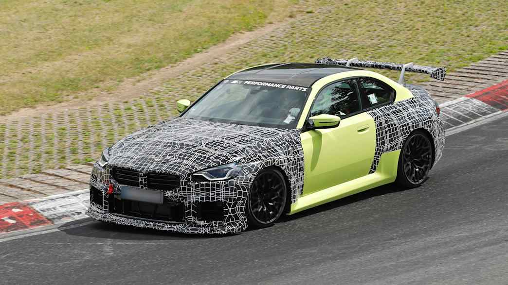 Front und Seitenansicht eines BMW M2 Track Package