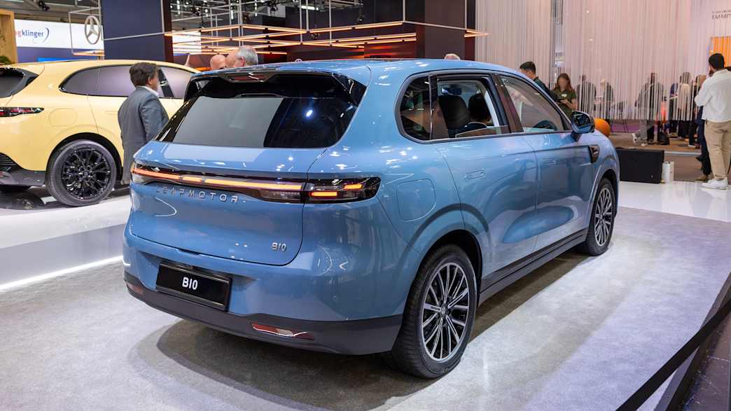 Heckansicht eines Leapmotor B10 auf der IAA 2025 in München.