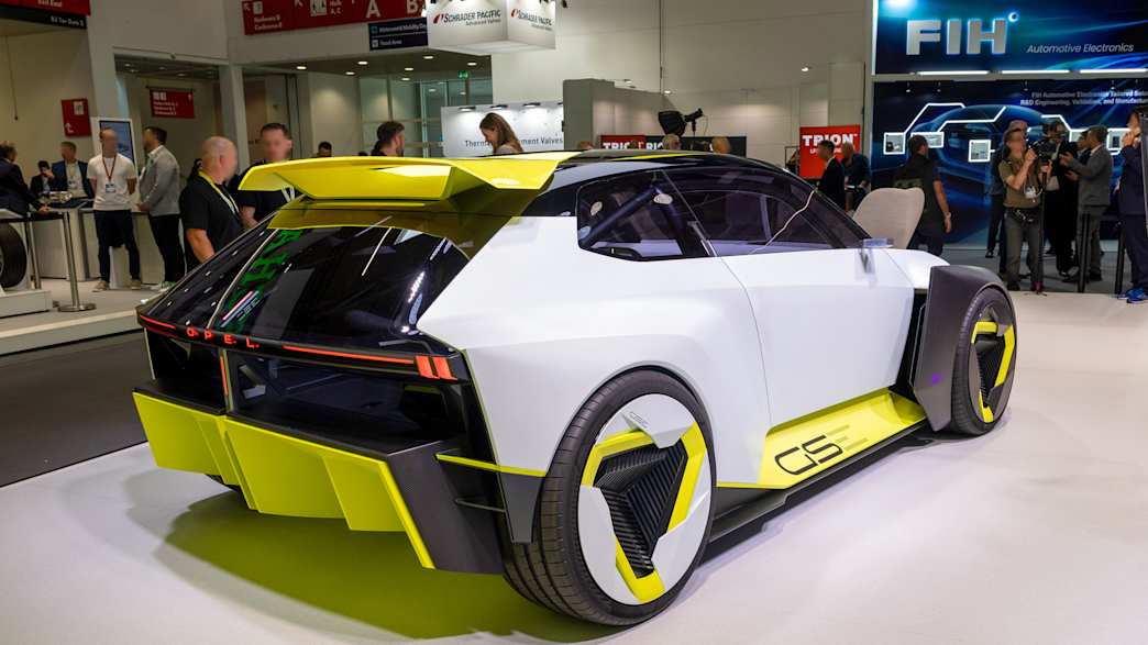 Heckansicht eines Opel Corsa Vision Gran Turismo auf der IAA 2025 in München.