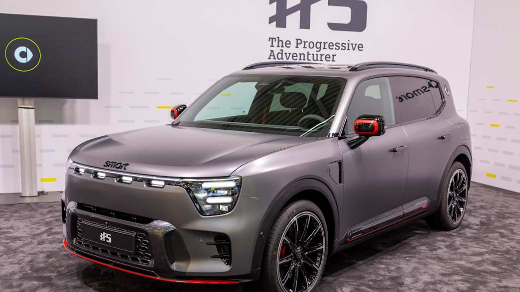 Frontansicht eines Smart #5 auf der IAA 2025 in München