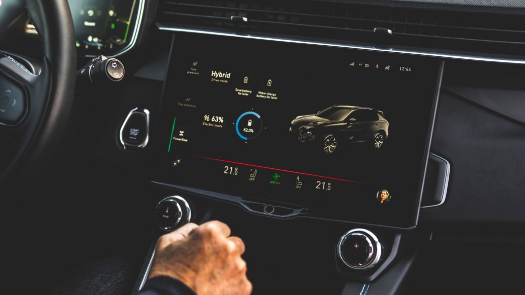 Display im Lynk & Co 01