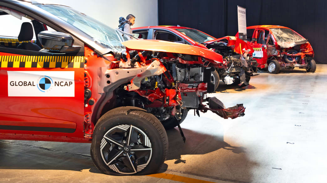 Verschiedene gecraschte Autos wärend des NCAP24-Kongress in Penzing