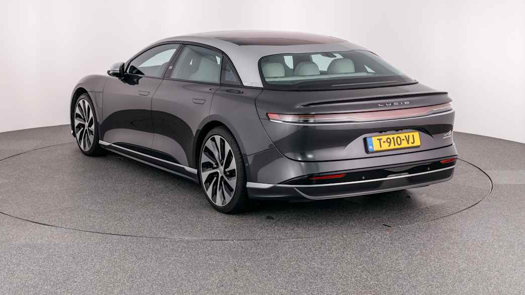 Dreiviertel Heckansicht eines Lucid Air Dual Motor AWD