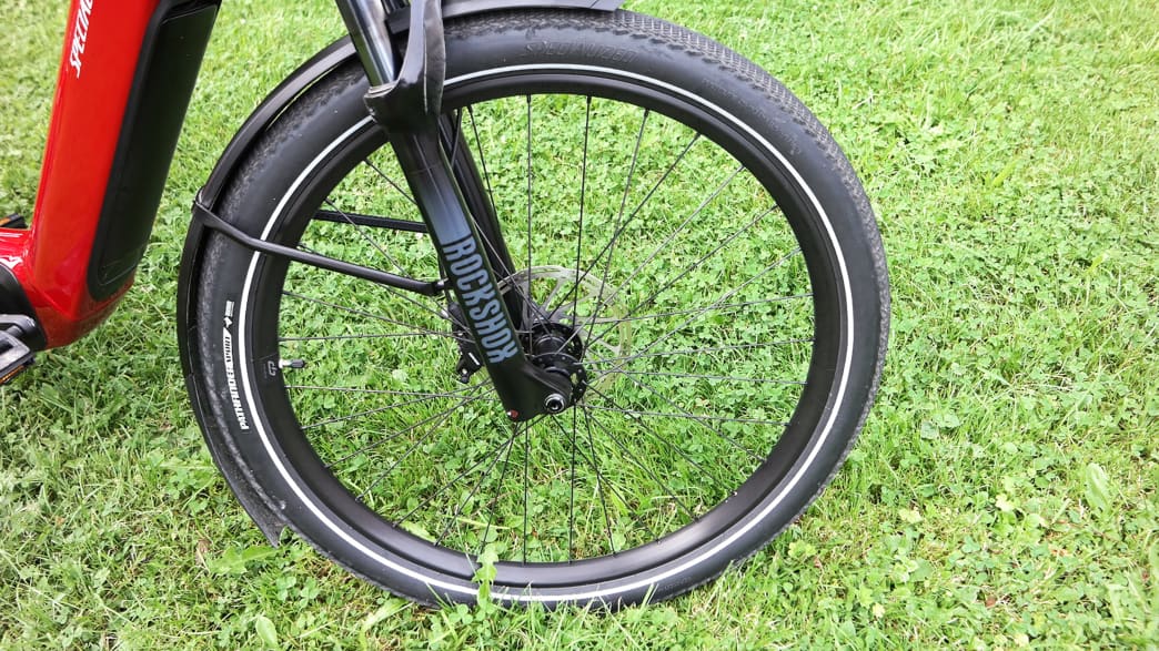 Das Vorderrad des Specialized Turbo Como 5.0 E-Bike