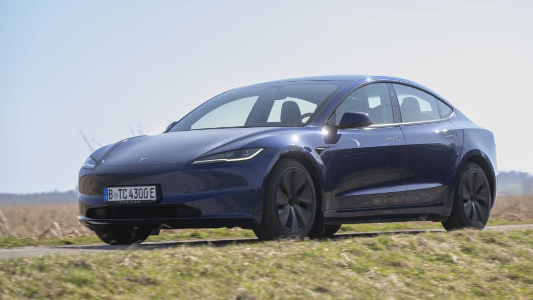 Der neue Tesla Model 3 wird von unserem Autoredakteur getestet