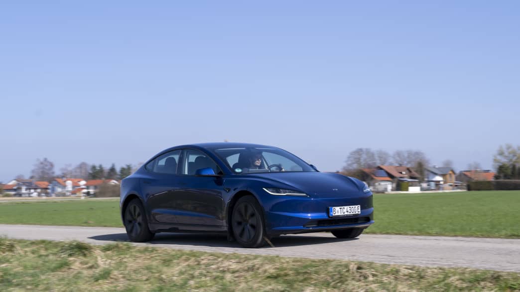 Der neue Tesla Model 3 wird von unserem Autoredakteur getestet