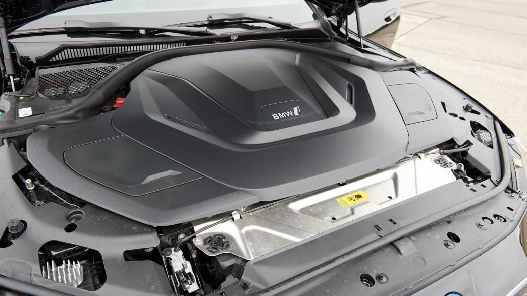 unter der Motorhaube vom BMW i4