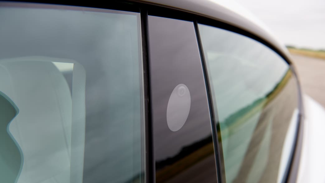 Gesichtserkennung per Kamera beim Tesla Model 3
