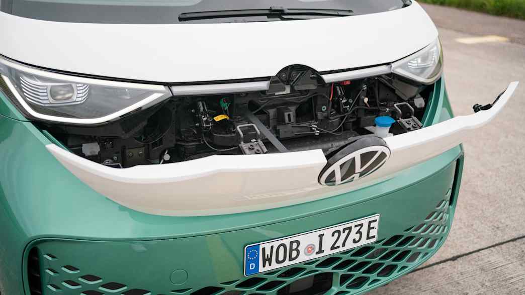 Der VW Bus T7 Multivan beziehungsweise der  ID Buzz im Vergleichstest