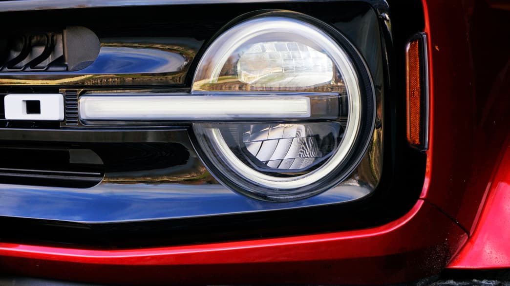 Die Schweinwerfer des Ford Bronco