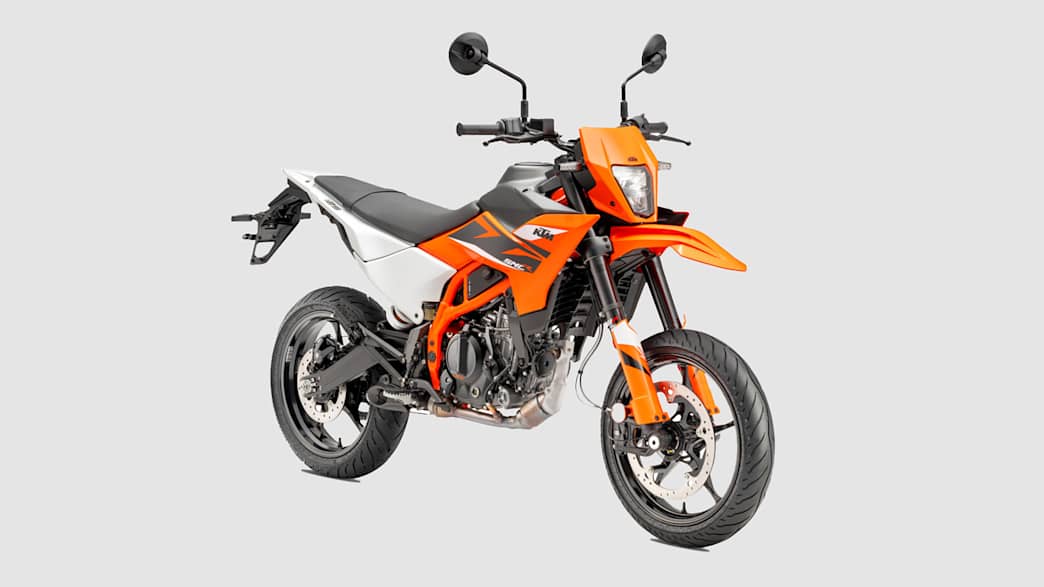 Die KTM SMCR 125 stehend seitlich zu sehen