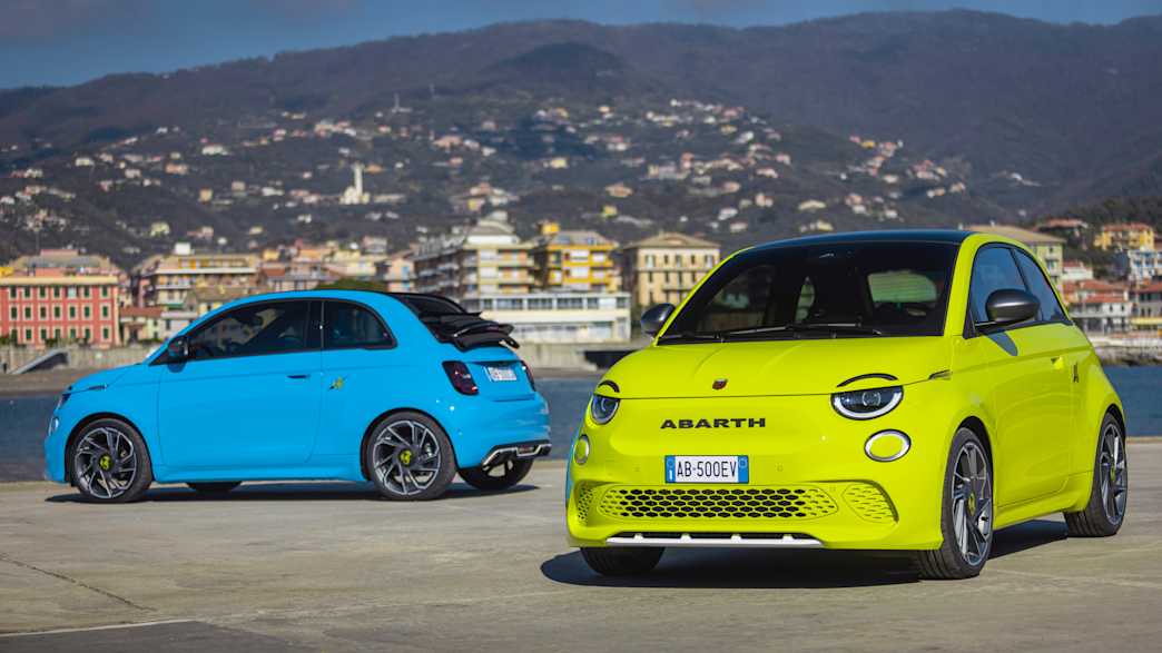 Front und Seitenansicht des Abarth 500e