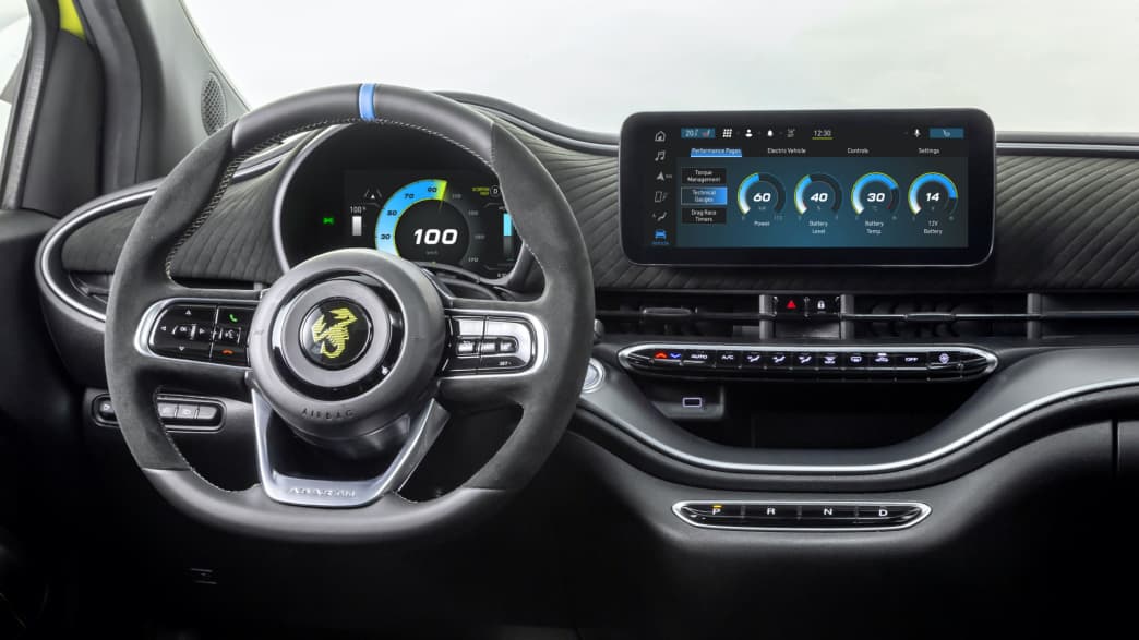 Cockpit des Abarth 500e