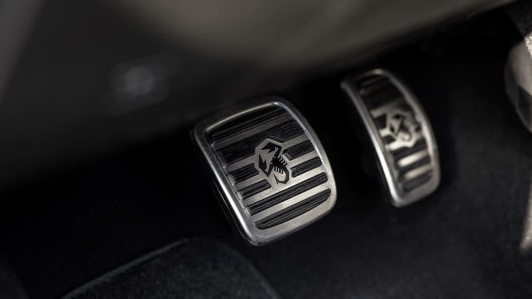 Pedale im Abarth 500e