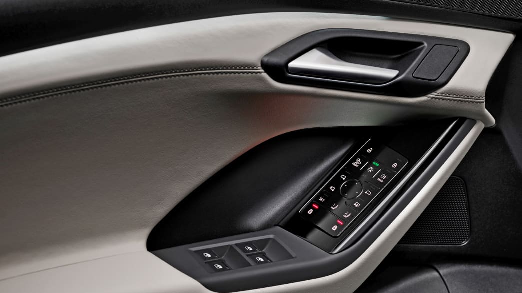 Detailaufnahme der Innentür des Audi Q6 e-tron mit griff und Technik