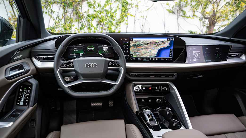 Cockpit des Audi Q5