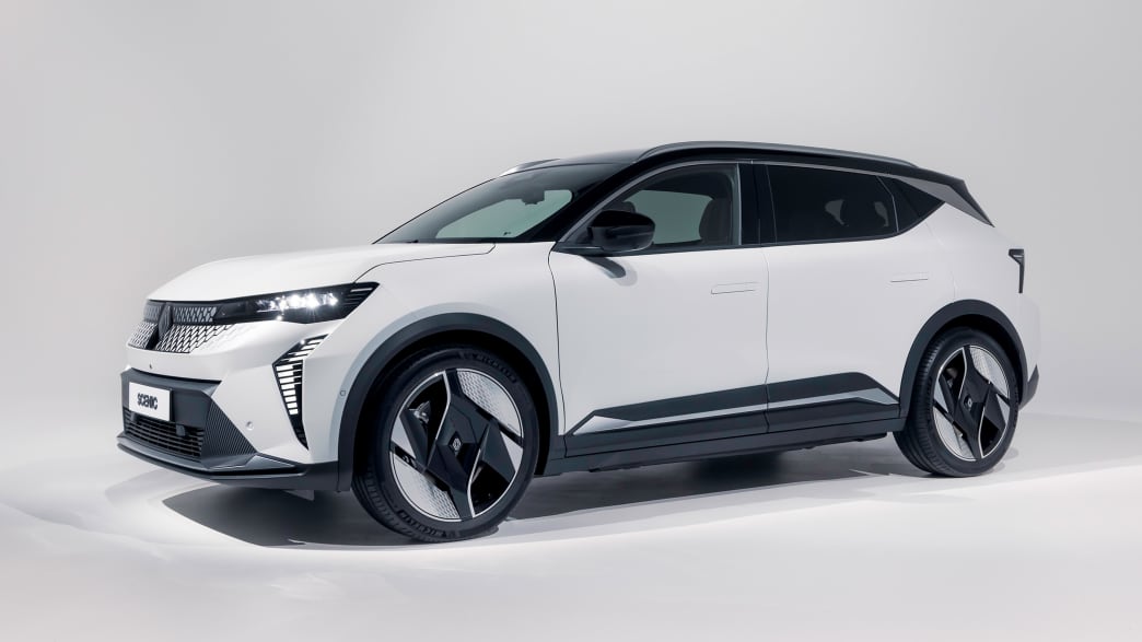 Seitenansicht eines stehenden Renault Scenic e