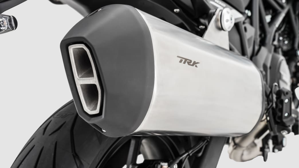 Auspuff der Benelli TRK 702