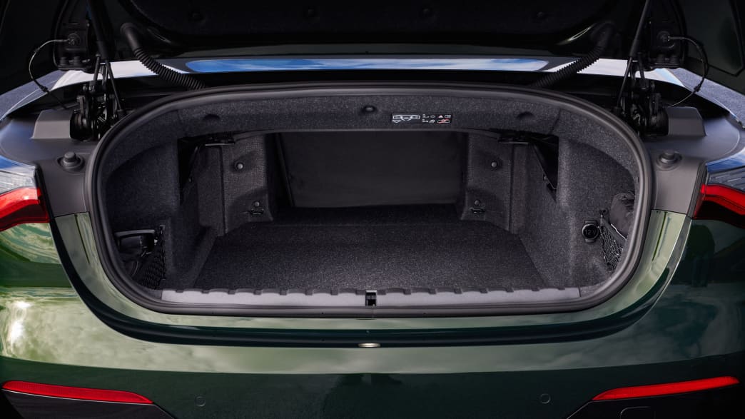 Einsicht in den Kofferraum eines BMW 4er Cabrio