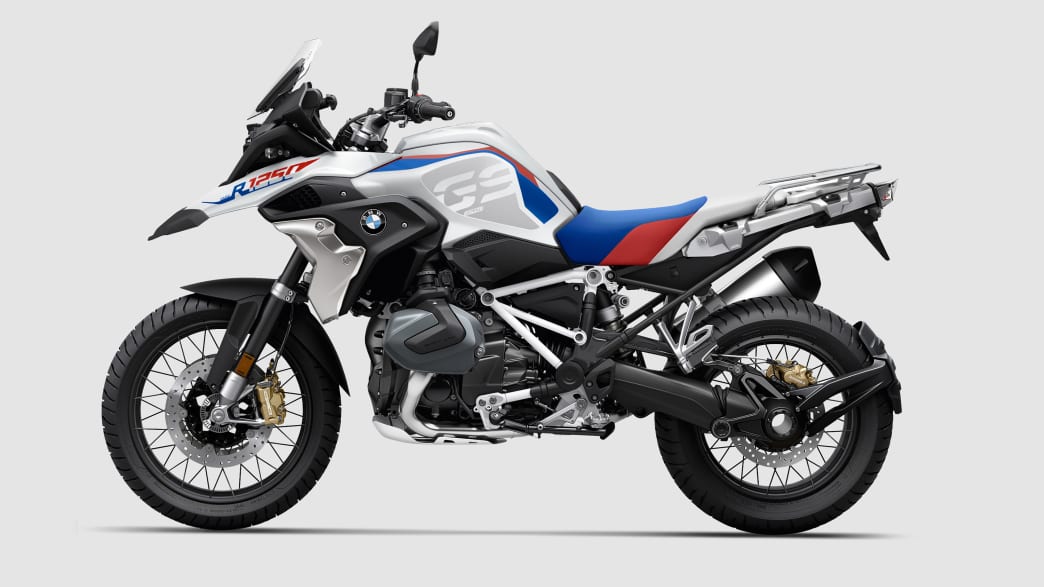 Seitenansicht einer stehenden BMW R 1250 GS