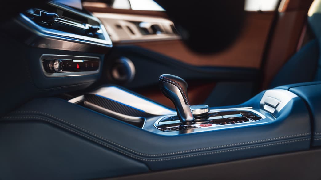 Die Cockpitsteuerung eines BMW XM