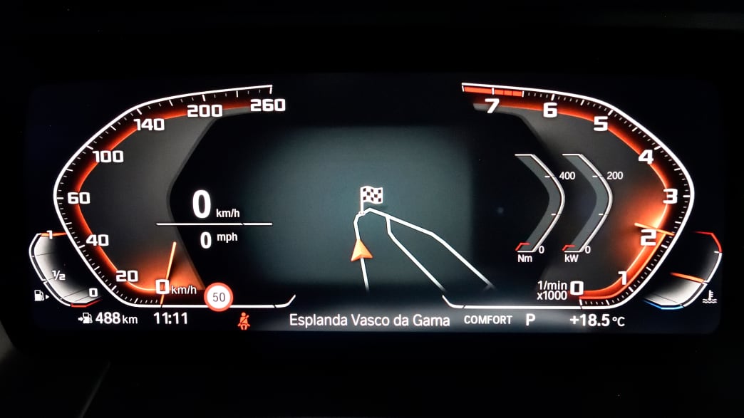 Blick auf den Tacho des BMW Z4 Models von 2018