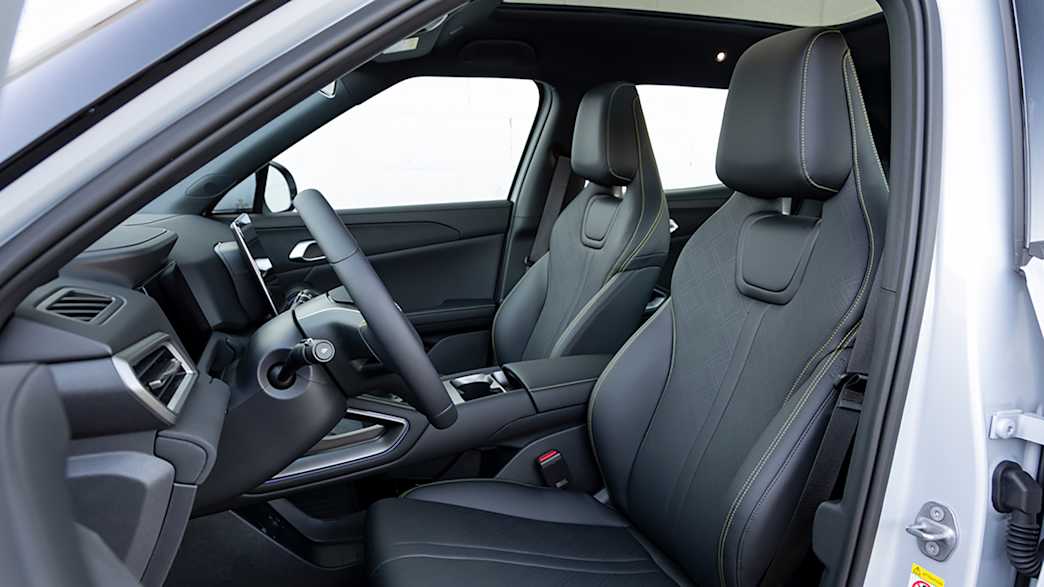 Die Vordersitze des BYD Atto 2