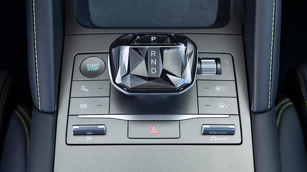 Der Schaltknopf des BYD Atto 2