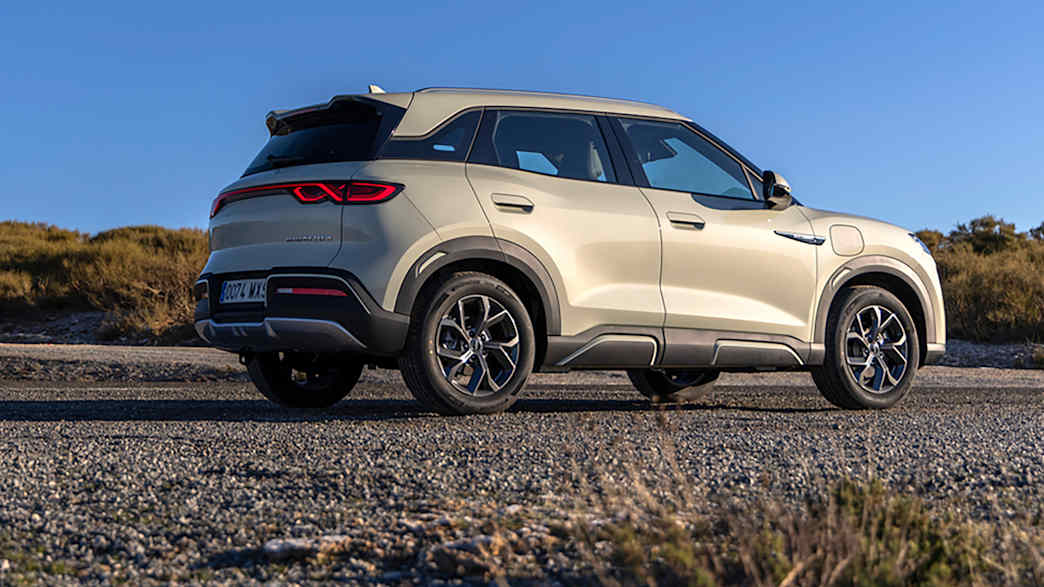 Der BYD Atto 2 seitlich stehend fotografiert